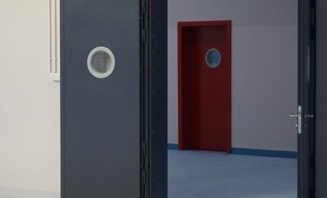 Drzwi magazynowe – rodzaje, wymiary, przepisy