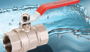 Bezpieczna instalacja gazowa z zaworami kulowymi Grupy Armatura