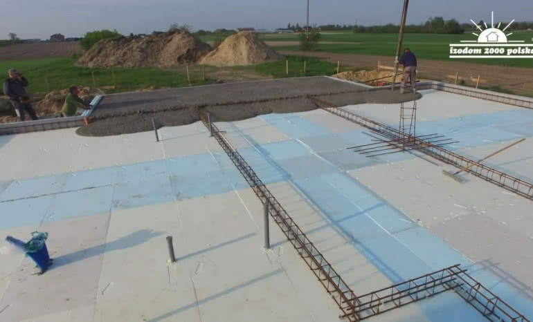 Jak powstaje płyta fundamentowa w technologii IZODOM2000?