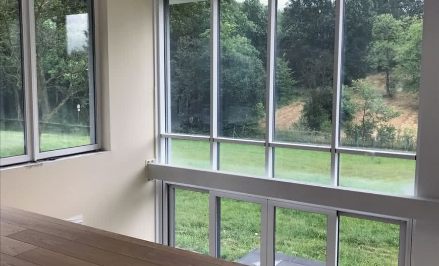 Zalety technologii wielkoformatowych przeszkleń okiennych