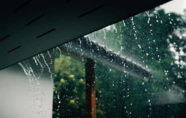 Szczelny dach to system, nie tylko blachodachówka. Sprawdź, co decyduje