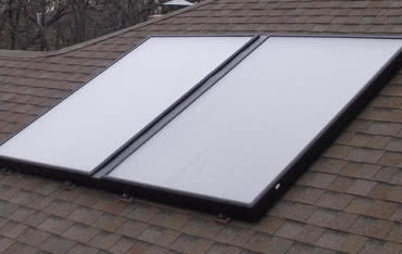 Kolektory słoneczne na dachu olsztyńskiego szpitala pulmonologicznego