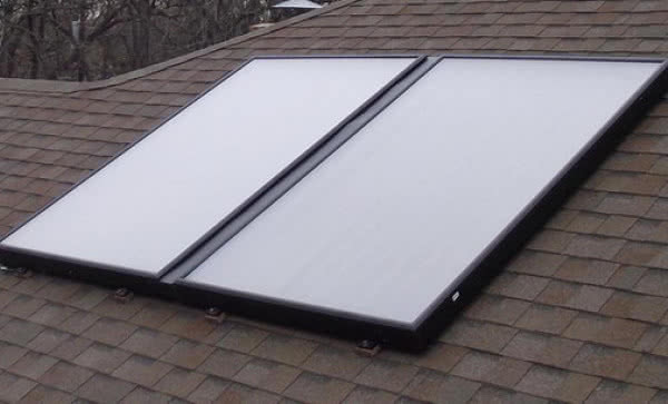 Kolektory słoneczne na dachu olsztyńskiego szpitala pulmonologicznego