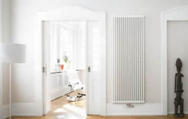 Ponadczasowe wzornictwo i innowacyjna technologia Zehnder Charleston dostępna dla każdego