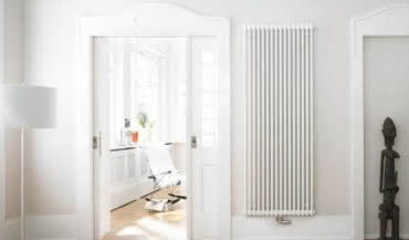 Ponadczasowe wzornictwo i innowacyjna technologia Zehnder Charleston dostępna dla każdego