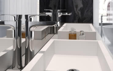 Łazienki z bateriami nablatowymi