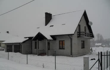 Obowiązek przestrzegania bhp przy odśnieżaniu dachów