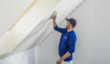 Gładzie i masy szpachlowe - czym są i do czego służą?