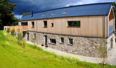 Okna dachowe Keylite w nowoczesnej stodole