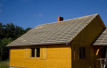 Papa czy membrana? Sprawdź, co lepiej chroni dach