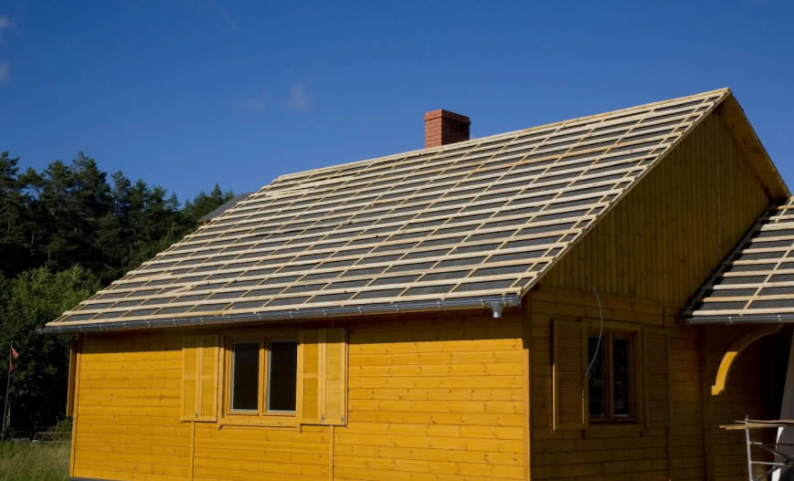 Papa czy membrana? Sprawdź, co lepiej chroni dach