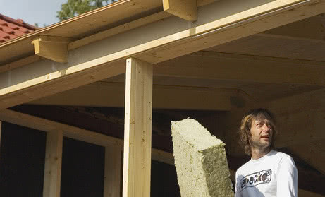 Odnawialne źródła energii. Kiedy to się nam realnie opłaci? Eksperci Paroc: gdy zadbamy o szczelniejsze budynki