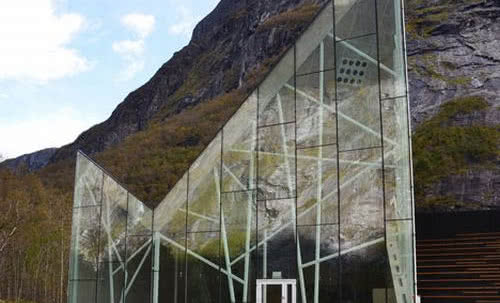 Konstrukcja dachowa współgrająca z górskim krajobrazem