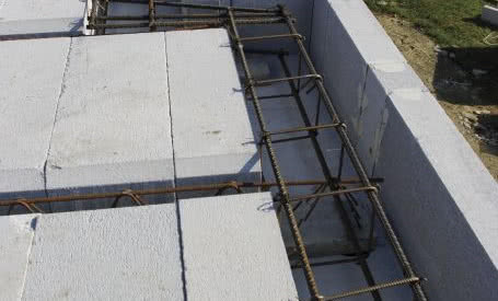 Wszechstronne zastosowanie cienkich płytek z betonu komórkowego