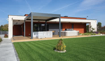 Nowoczesny dom z FAKRO: połączenie estetyki i funkcjonalności