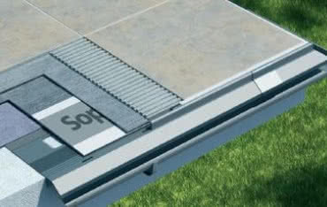 Montaż okładzin ceramicznych na balkonie