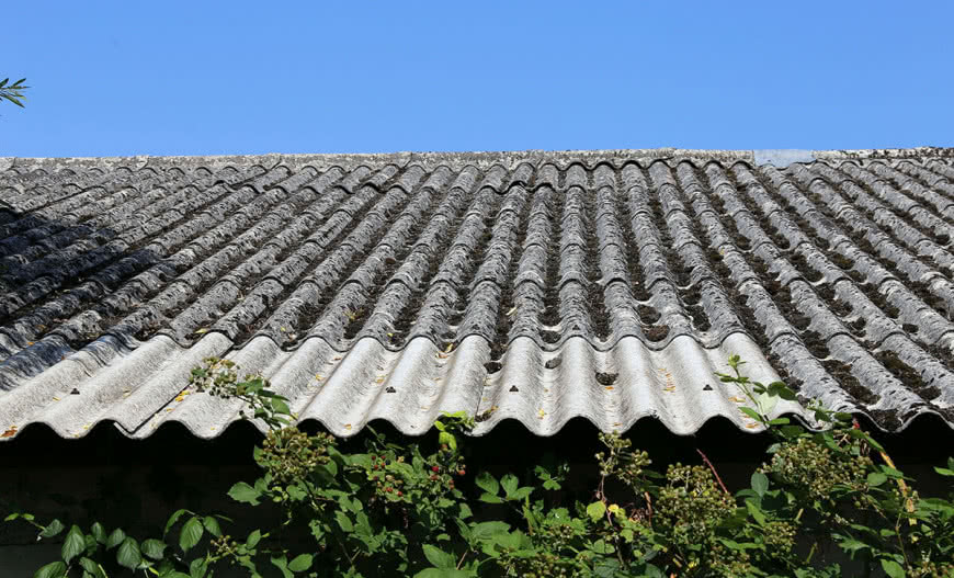 Dofinansowanie na wymianę eternitu. Kto może się o nie ubiegać? Jak złożyć wniosek?