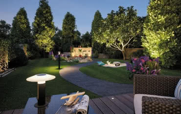 Jak zaplanować i wykonać oświetlenie w ogrodzie?