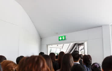 Ewakuacja budynku – jaką rolę odgrywają drzwi ppoż?