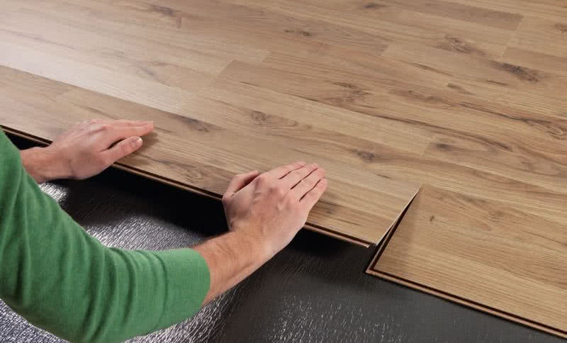 Panele podłogowe - efektowny sposób na nową posadzkę