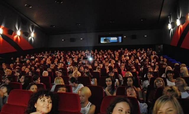 Dekoral Fashion partnerem akcji Kobiece Wieczory Kinowe