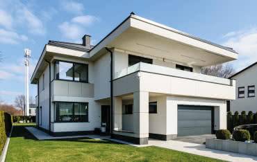 Okna i drzwi FAKRO w nowoczesnym domu