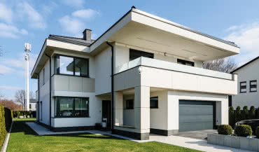 Okna i drzwi FAKRO w nowoczesnym domu