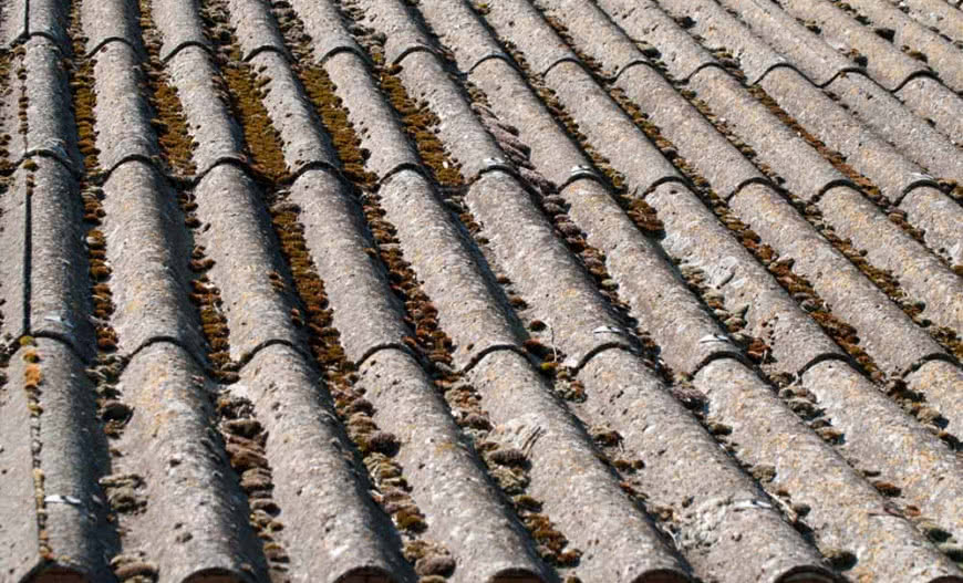 Eternit na dachu – jak się go pozbyć?