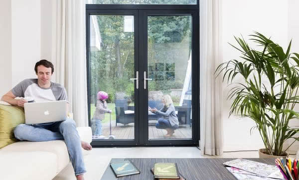 Okna i drzwi tarasowe - nowe normy dla stolarki