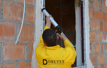 Jak samodzielnie sprawdzić poprawność montażu okien?