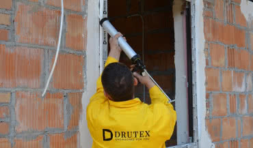 Jak samodzielnie sprawdzić poprawność montażu okien?