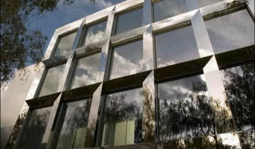 Okienna elewacja Reynaers w budynku szkoły w Visp