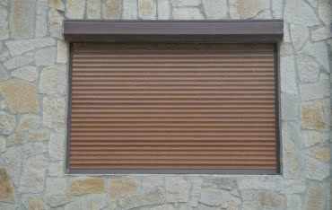 Jak dobrać kolor rolet screen do stylu domu: nowoczesny vs. klasyczny