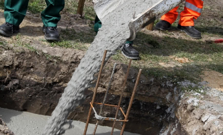 Cementy i dodatki modyfikujące własności zapraw i betonów