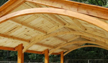 Wiata drewniana - ile kosztuje? Poznaj zalety i oszczędności!