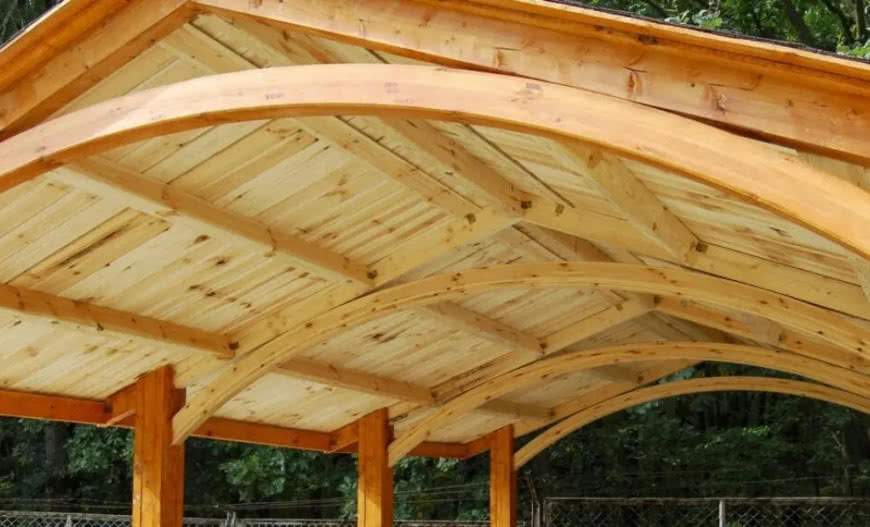 Wiata drewniana - ile kosztuje? Poznaj zalety i oszczędności!