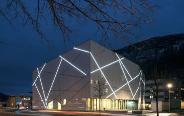 Na podobieństwo lodowca - muzeum sztuki Sogn & Fjordane z elewacją StoVentec Glass