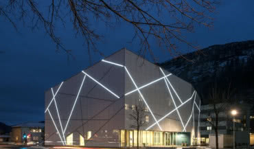 Na podobieństwo lodowca - muzeum sztuki Sogn & Fjordane z elewacją StoVentec Glass