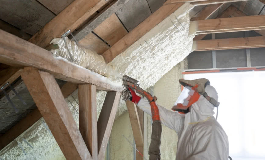 Przewodnik po pianach PUR: fundament, poddasze, elewacja – co izolować i czym?