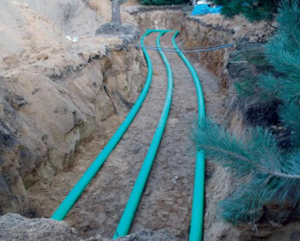 Gruntowy wymiennik ciepła GEOHEAT na zewnątrz budynku