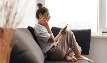 Jak radzić sobie z hałasem w mieście? Komfort akustyczny w naszych domach