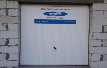 Brama zastępcza na czas budowy