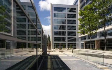 Funkcjonalne przeszklenia kompleksu biurowego Adgar Plaza