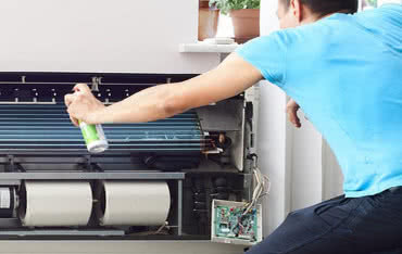 Jak skutecznie czyścić i dezynfekować parowniki oraz skraplacze?