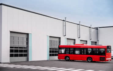 Jaką bramę przemysłową wybrać? Kompletny poradnik dla właścicieli firm