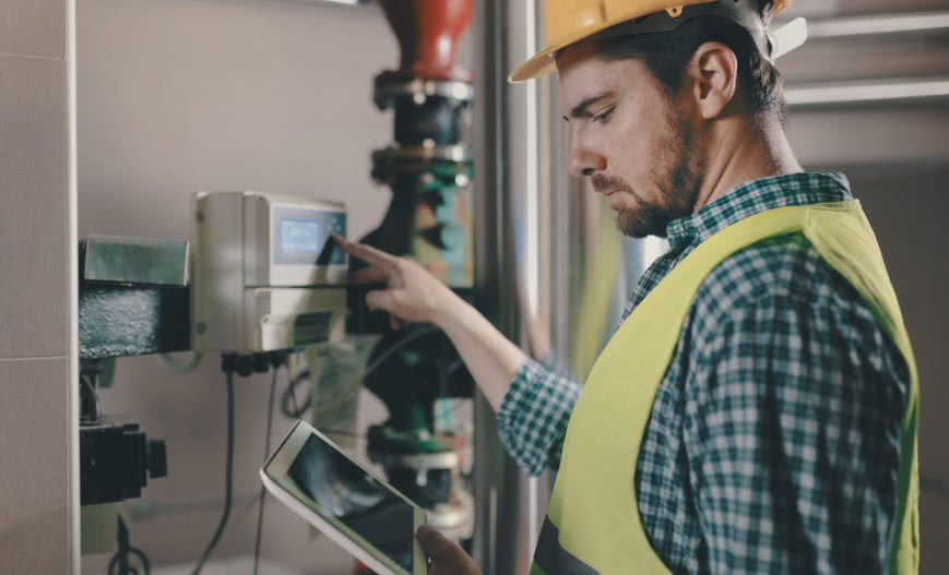 Jak zabezpieczyć pompę przed suchobiegiem i przeciążeniem? 