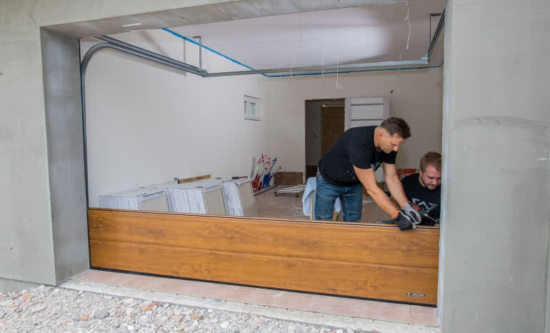 Otwór pod bramę garażową – od projektu do montażu bez niespodzianek