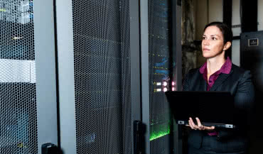 Zabezpieczenie serwerowni – drzwi przeciwpożarowe i antywłamaniowe