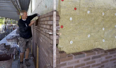 Ocieplanie fasad murowanych – pozbądz się wilgoci i mostków termicznych