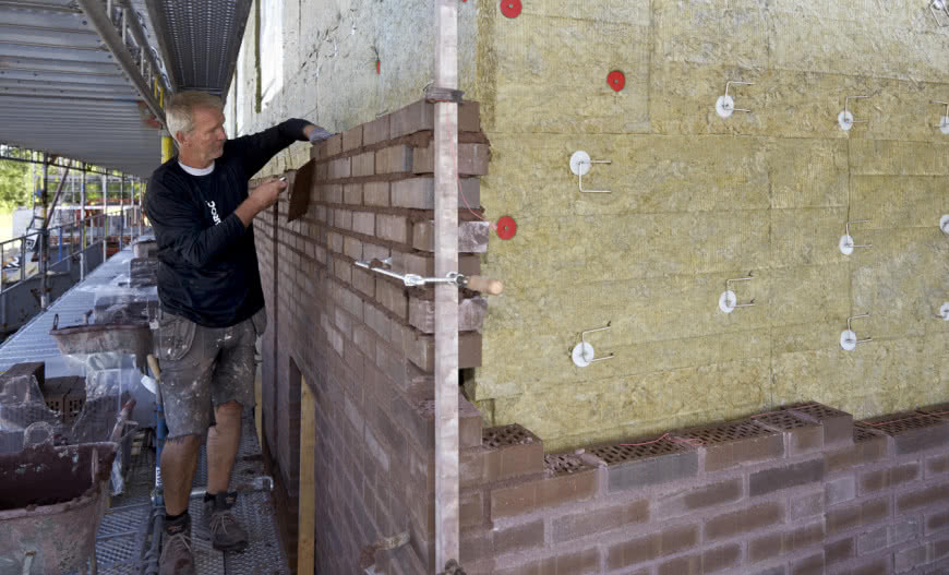 Ocieplanie fasad murowanych – pozbądz się wilgoci i mostków termicznych